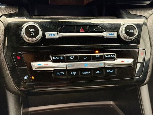 Used 2023 Ford Explorer ST-Line w/ Class IV Trailer Tow Package image 10