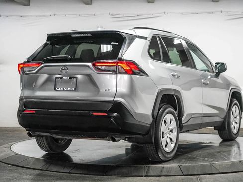 Certified 2021 Toyota RAV4 LE AWD/4WD image 6
