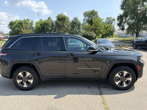 Used 2024 Jeep Grand Cherokee Limited 4xe w/ Trailer Tow Package AWD/4WD image 3
