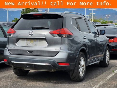 Used 2017 Nissan Rogue SV FWD image 4