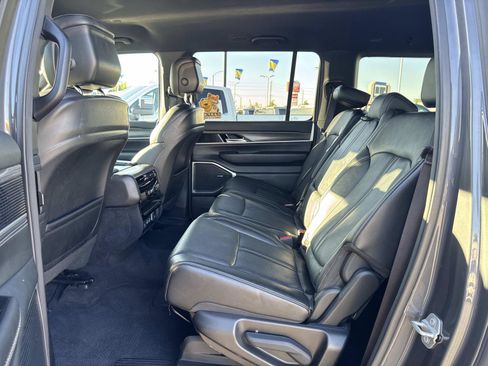 Used 2023 Jeep Wagoneer L Series III w/ Preferred Equipment Group image 22