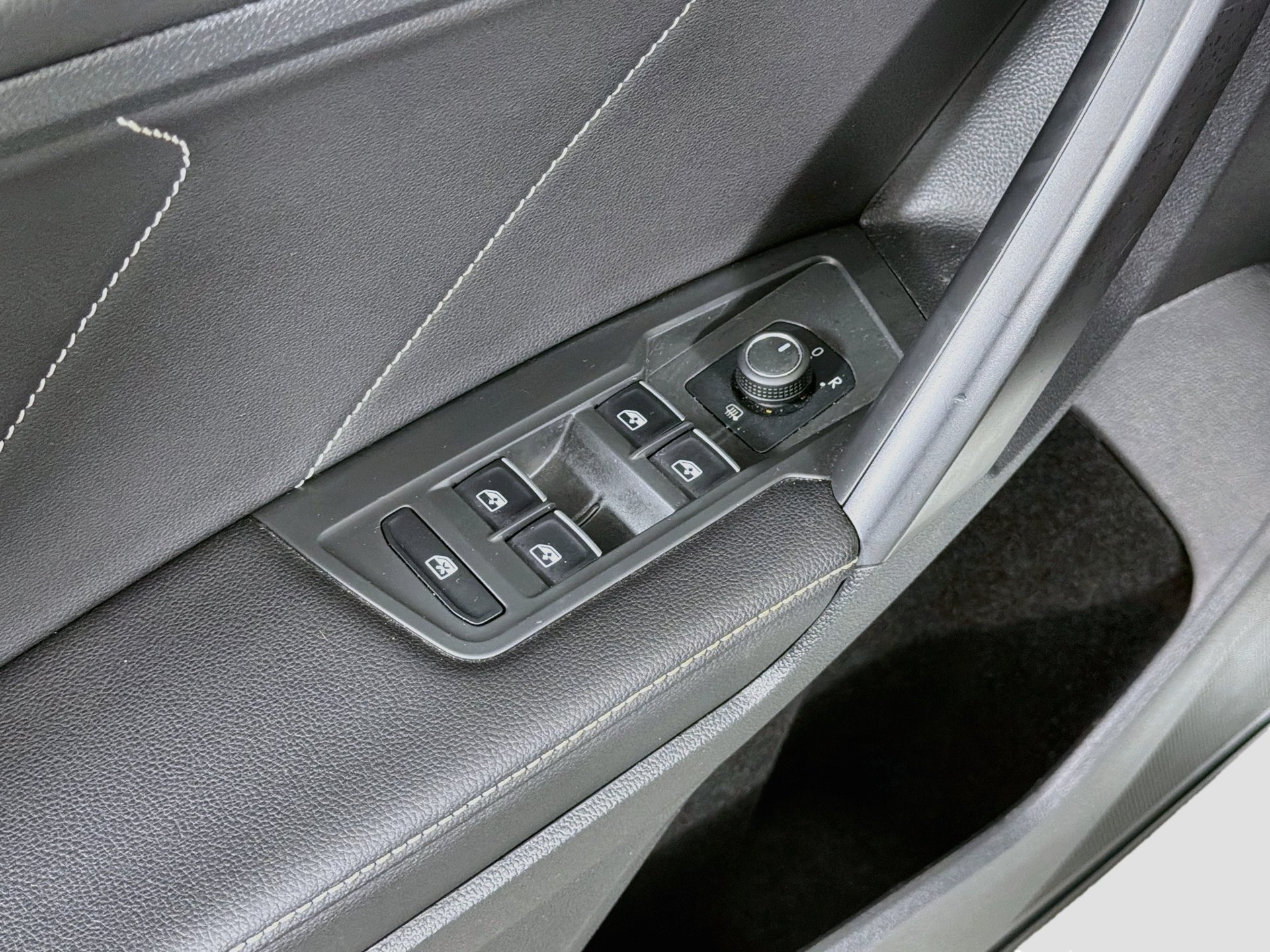 Certified 2023 Volkswagen Tiguan SE FWD image 17