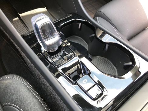 Used 2025 Volvo XC40 B5 Plus w/ Protection Package Premier AWD/4WD image 19