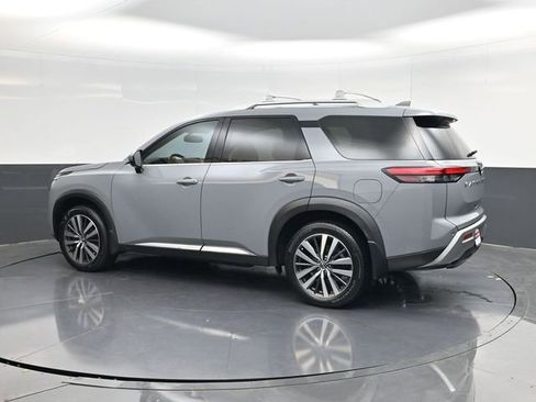 Used 2022 Nissan Pathfinder Platinum w/ Cargo Package image 5