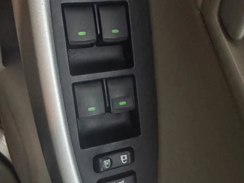 Used 2011 Toyota Prius Four image 17