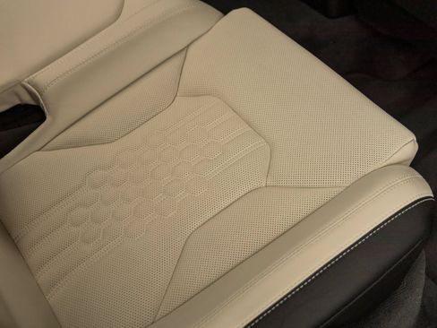 Used 2024 Lamborghini Urus S AWD/4WD image 45