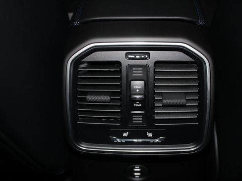 Certified 2024 Porsche Macan image 24