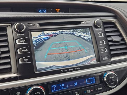 Used 2018 Toyota Highlander XLE image 24