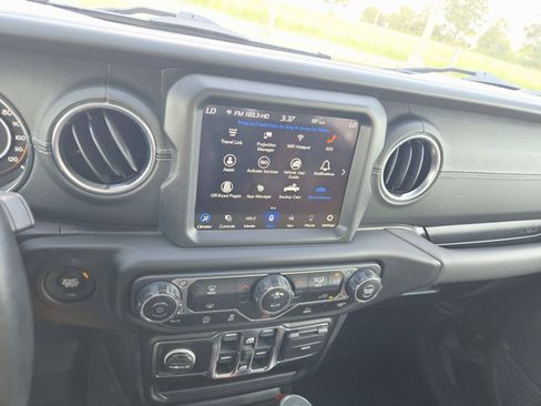 Used 2020 Jeep Gladiator Overland w/ Popular Equipment Package AWD/4WD image 31