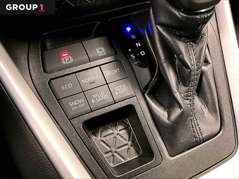 Certified 2021 Toyota RAV4 LE image 34
