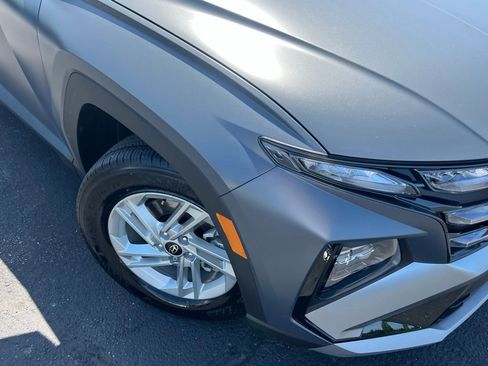 Used 2025 Hyundai Tucson SE AWD/4WD image 2