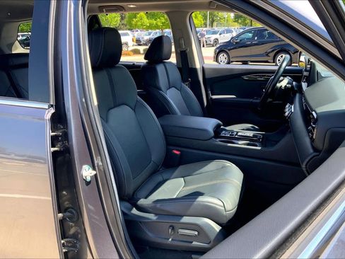 Used 2024 Honda Pilot Touring image 9