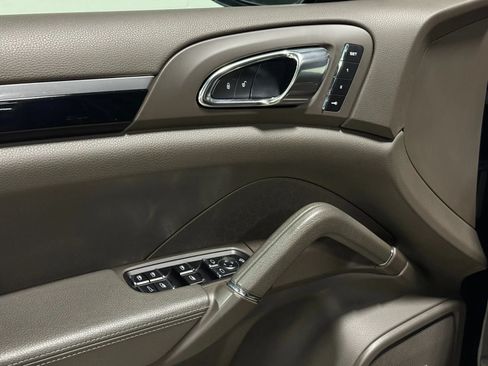 Used 2016 Porsche Cayenne AWD/4WD image 10