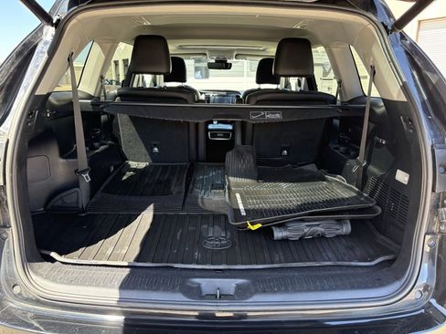 Used 2017 Toyota Highlander Limited image 26