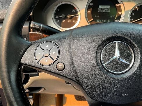 Used 2010 Mercedes-Benz GLK 350 4MATIC image 11