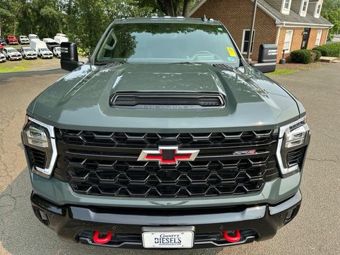 Used 2025 Chevrolet Silverado 2500 ZR2 w/ Technology Package AWD/4WD image 3