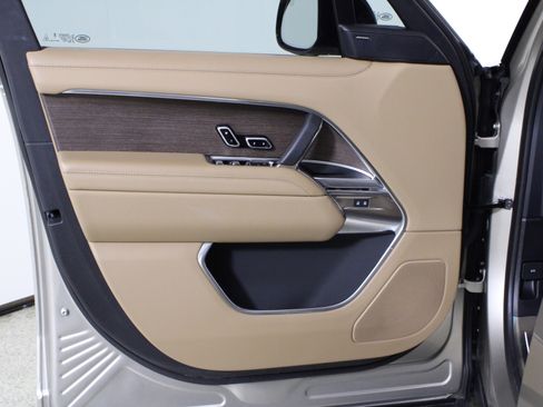 Used 2025 Land Rover Range Rover Long Wheelbase SE image 19