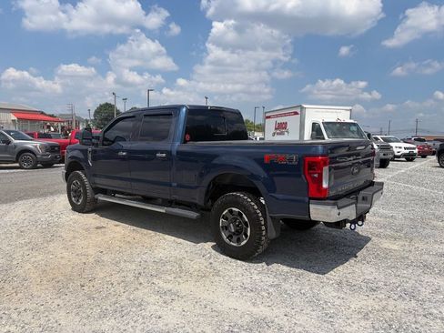 Used 2017 Ford F250 XLT w/ XLT Premium Package AWD/4WD image 8