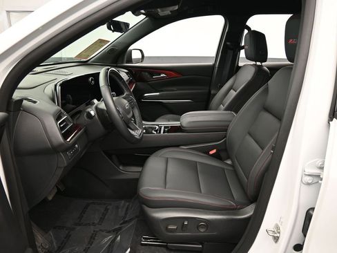 Used 2024 Chevrolet Traverse Z71 w/ Enhanced Driving Package image 11