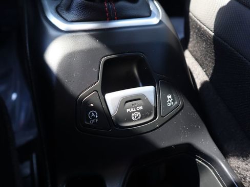 Used 2023 Jeep Renegade Trailhawk image 29