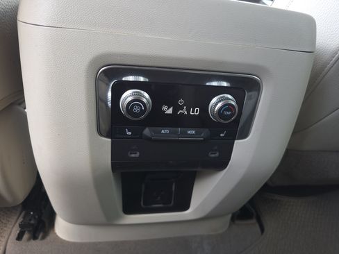 Used 2021 GMC Yukon Denali w/ Denali Premium Package RWD image 26