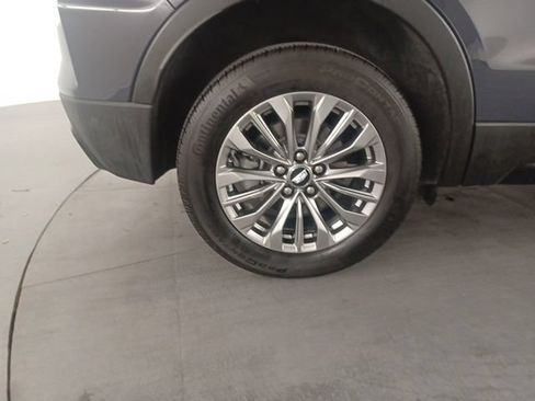 Used 2025 Cadillac XT4 Premium Luxury w/ Technology Package FWD image 9