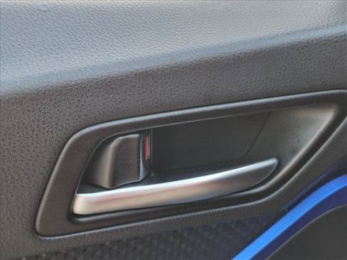 Used 2020 Toyota C-HR XLE FWD image 12