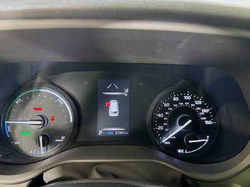 Used 2024 Toyota Sienna XLE image 18