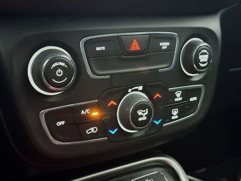 Used 2019 Jeep Compass Latitude w/ Popular Equipment Group AWD/4WD image 18