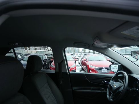 Used 2019 Chevrolet Equinox LT image 32