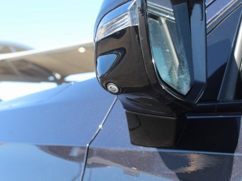 Used 2023 Cadillac Escalade ESV Sport Platinum w/ LPO, ONYX Package image 15