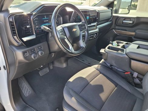 Used 2024 Chevrolet Silverado 2500 LT AWD/4WD image 11
