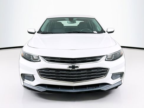 Used 2018 Chevrolet Malibu LT image 2