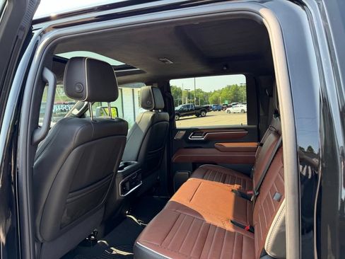 Used 2025 GMC Sierra 3500 Denali Ultimate AWD/4WD image 9