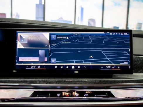 Used 2025 BMW 760i xDrive image 19