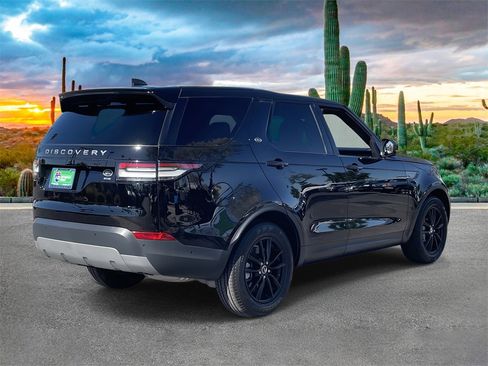 Used 2019 Land Rover Discovery SE image 3