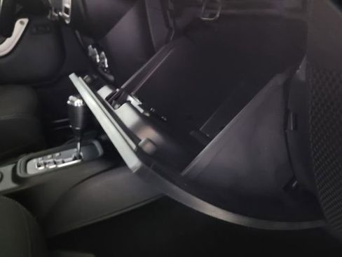 Used 2018 Jeep Wrangler Unlimited Sahara w/ Connectivity Group image 55