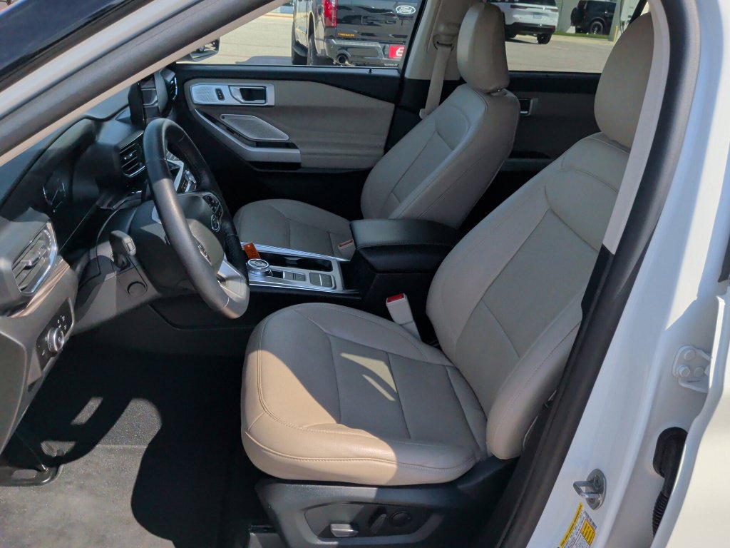 Used 2023 Ford Explorer Limited w/ Limited Technology Package RWD image 11