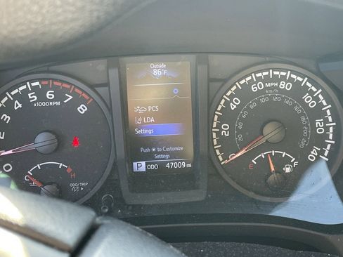 Used 2022 Toyota Tacoma SR image 7