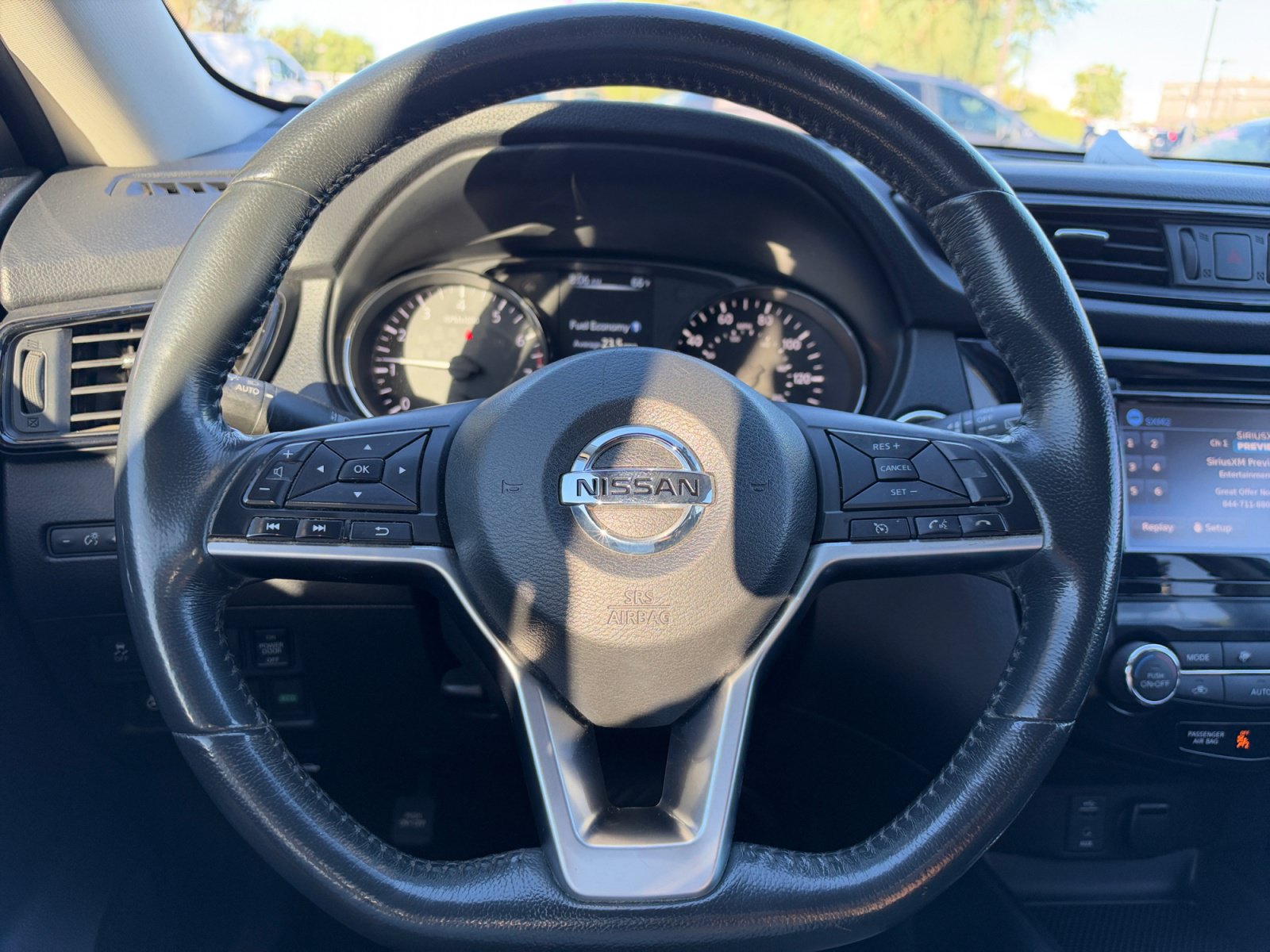 Used 2017 Nissan Rogue SV w/ SV Premium Package FWD image 9