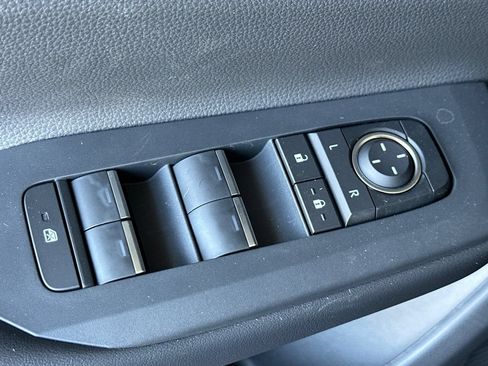 New 2026 Toyota Prius Plug-In Hybrid FWD image 11