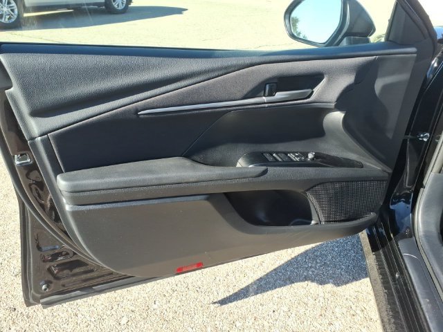 Used 2025 Toyota Camry LE FWD image 9