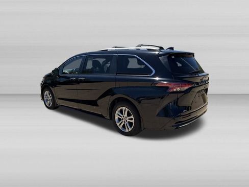 Used 2022 Toyota Sienna Platinum AWD/4WD image 8