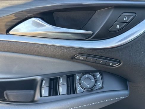 Used 2024 Buick Enclave Premium image 11