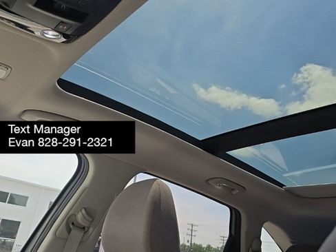 Used 2024 Kia Sorento S w/ Panoramic Sunroof Package FWD image 5