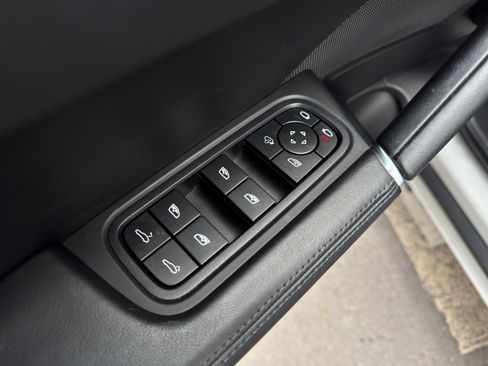 Used 2022 Porsche Cayenne GTS image 53