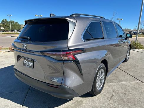 Used 2024 Toyota Sienna XLE w/ XLE Plus Package image 8