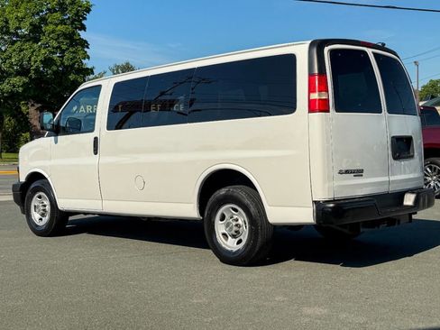 Used 2018 Chevrolet Express 2500 LS w/ Driver Convenience Package RWD image 6