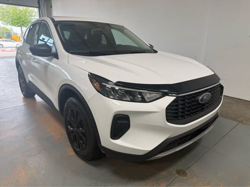 Used 2025 Ford Escape Active AWD/4WD image 5