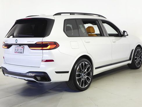 Used 2024 BMW X7 xDrive40i w/ M Sport Package AWD/4WD image 7